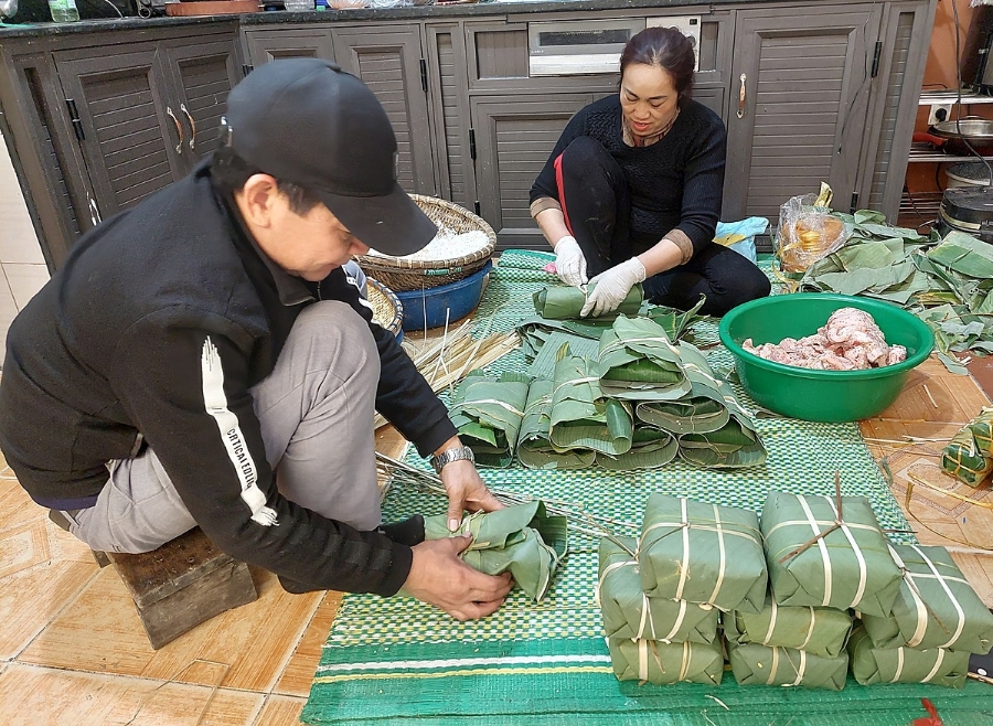 Bánh chưng Thủy Đường được gói không cần khuôn.