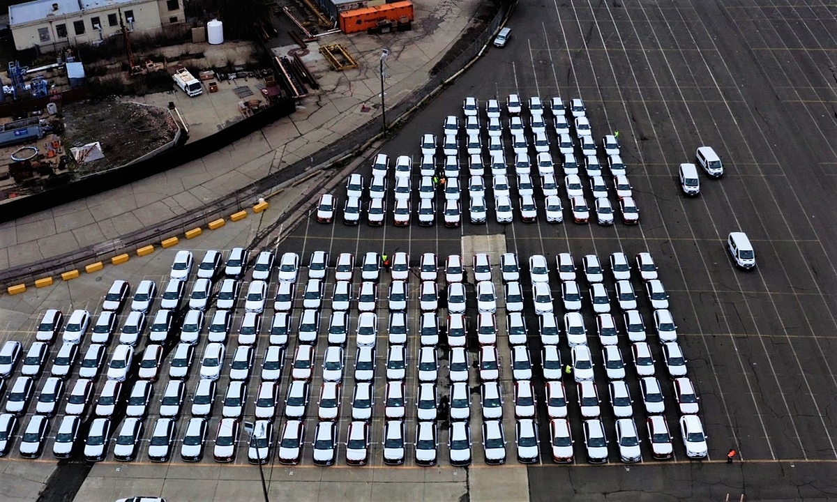 999 xe VinFast đầu tiên cập cảng Mỹ.