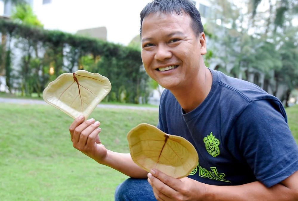 Anh Nguyễn Văn Tuyến là người luôn đau đáu tìm giải pháp cho ra đời những sản phẩm thân thiện với môi trường (Ảnh: Int)