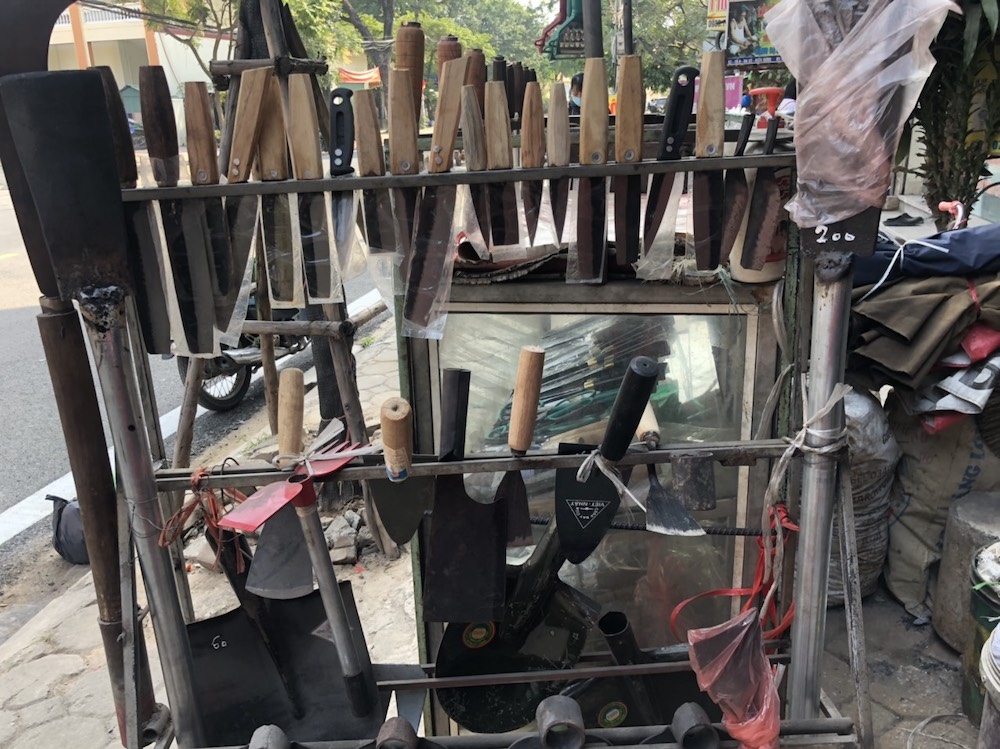 Hiện nay, làng nghề truyền thống Đa Sỹ hiện có khoảng 1.000 hộ đang duy trì nghề rèn.