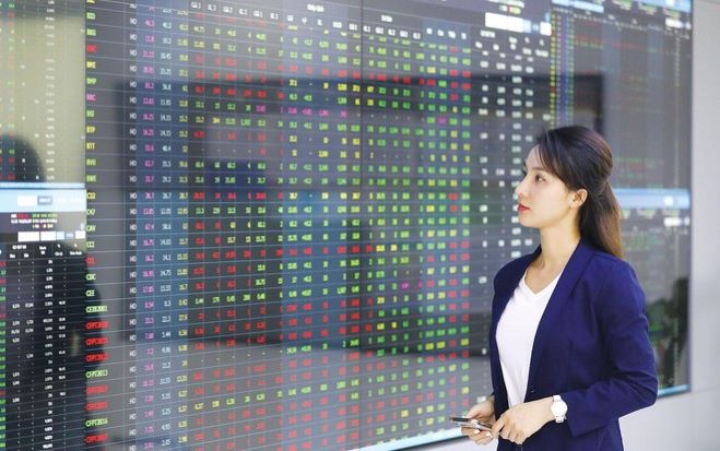 Cổ phiếu ngân hàng đang dần “hot” trong các phiên giao dịch gần đây khi liên tục trở thành tâm điểm thị trường cùng mức thanh khoản cải thiện.