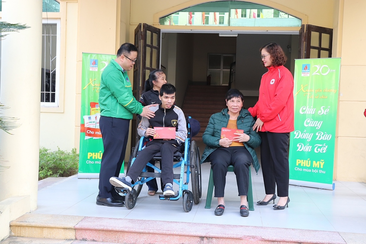 Trao quà Tết tại Nghệ An.