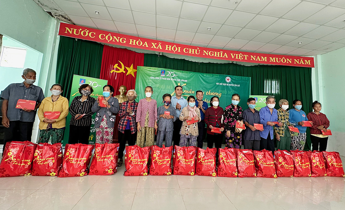 Trao quà Tết tại Cần Giờ, Tp.HCM.