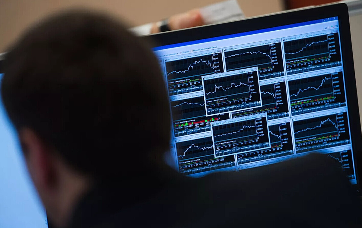 Dòng tiền né tránh thị trường, VN-Index gặp khó ngày cuối năm.