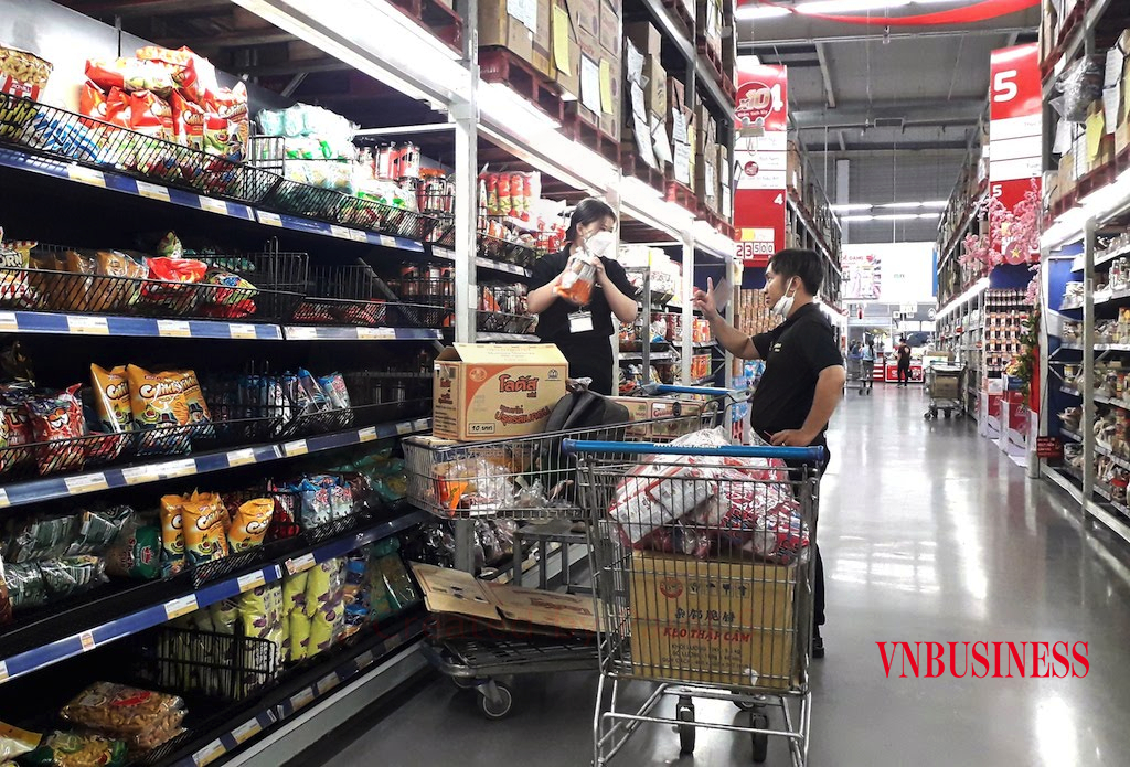 Các nhà bán lẻ ở Việt Nam đang thận trọng mở mới các chuỗi và chọn lọc hướng lôi kéo khách hàng trước dự báo xu hướng thắt chặt chi tiêu tiếp tục diễn ra trong năm 2023.