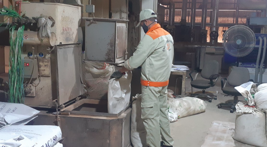 Do phụ thuộc nguyên liệu nhập khẩu nên giá thức ăn chăn nuôi tăng mạnh.