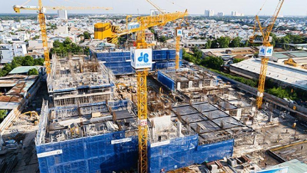 Kinh doanh kém sáng, nội bộ lục đục là những yếu tố được cho là ảnh hưởng đến giá cổ phiếu HBC. (Ảnh: Int)