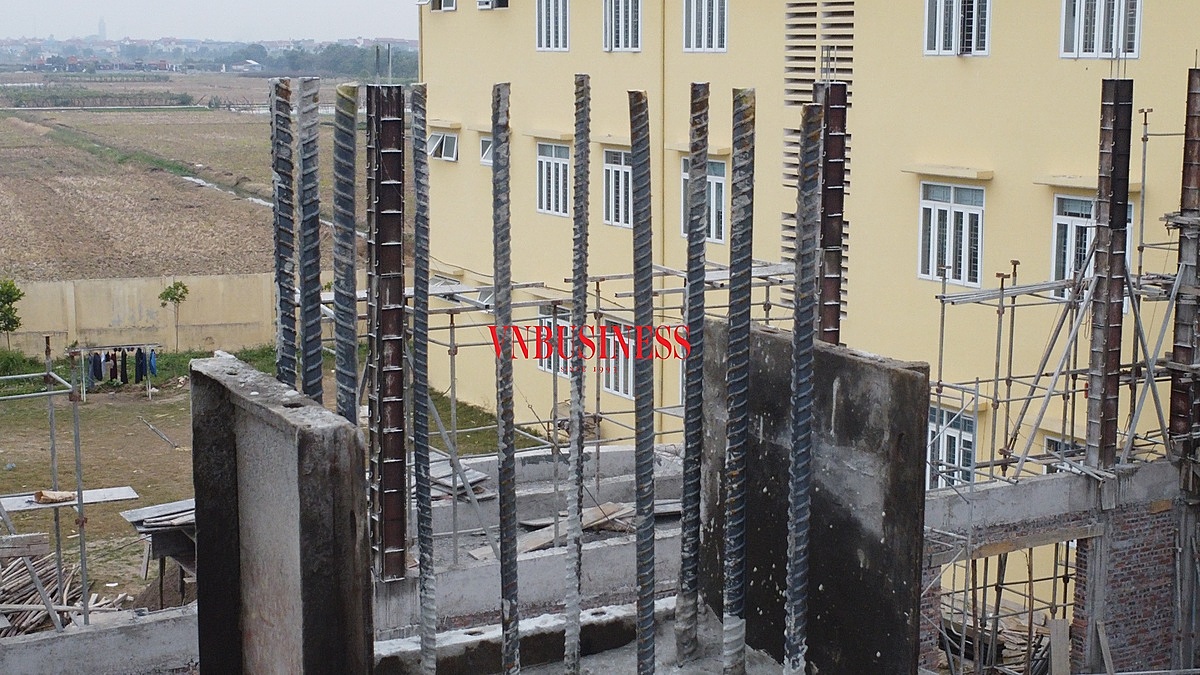 Các cột C1 đều bị bớt thép.