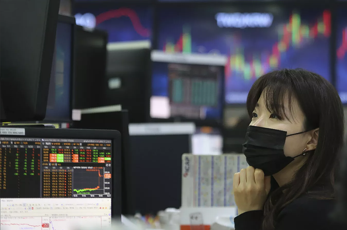 Đuối sức cuối phiên, VN-Index gặp khó trong việc vượt kháng cự.