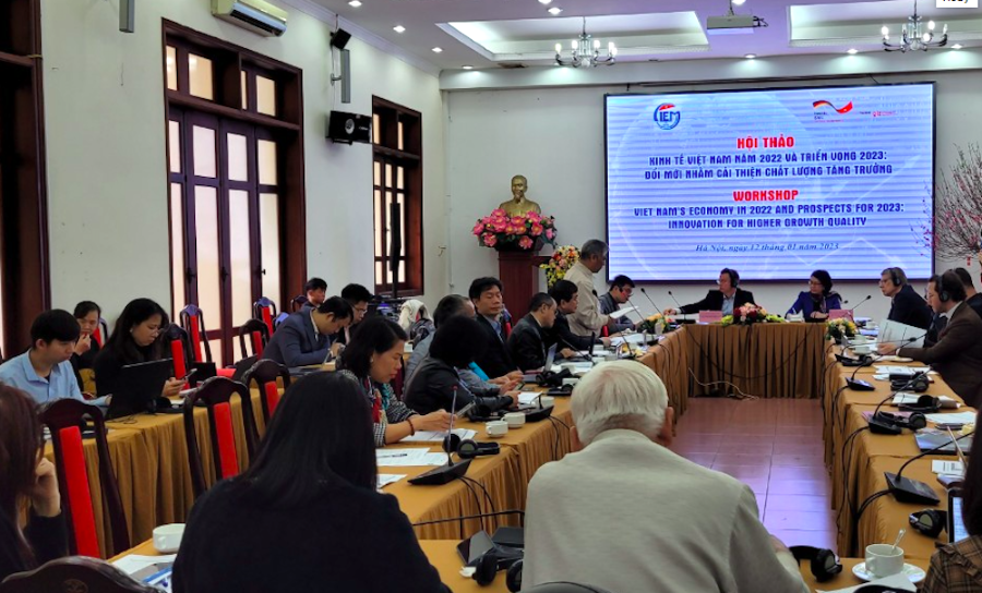 Các chuyên gia đóng góp về giải pháp để phát triển kinh tế xã hội năm 2023.