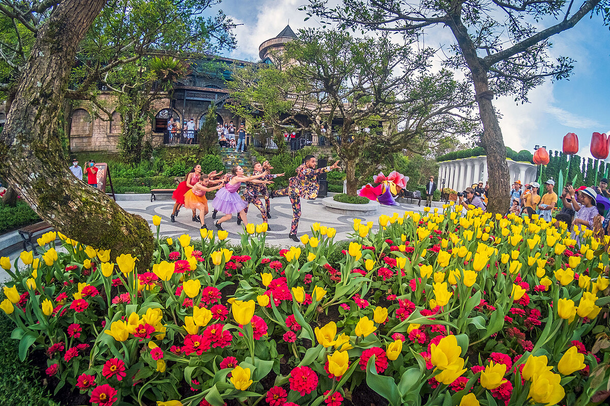 Lễ hội mùa xuân rực sắc hoa tại Sun World Ba Na Hills.