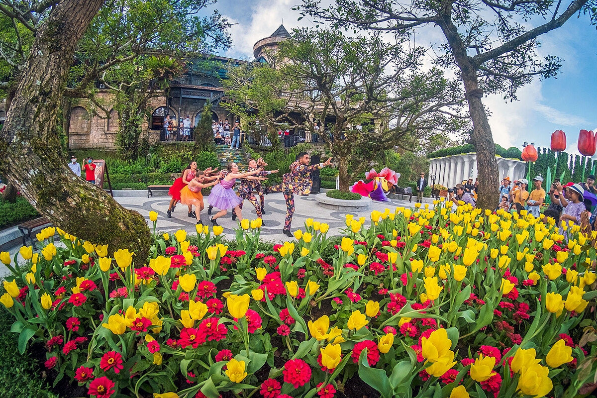 Lễ hội mùa xuân rực sắc hoa tại Sun World Ba Na Hills.