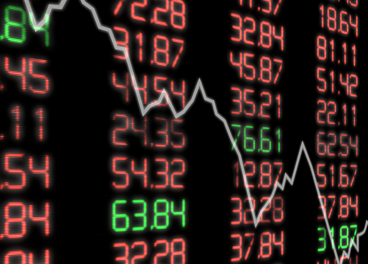 Thanh khoản cạn kiệt, áp lực bán gia tăng, VN-Index 'xanh vỏ đỏ lòng'.
