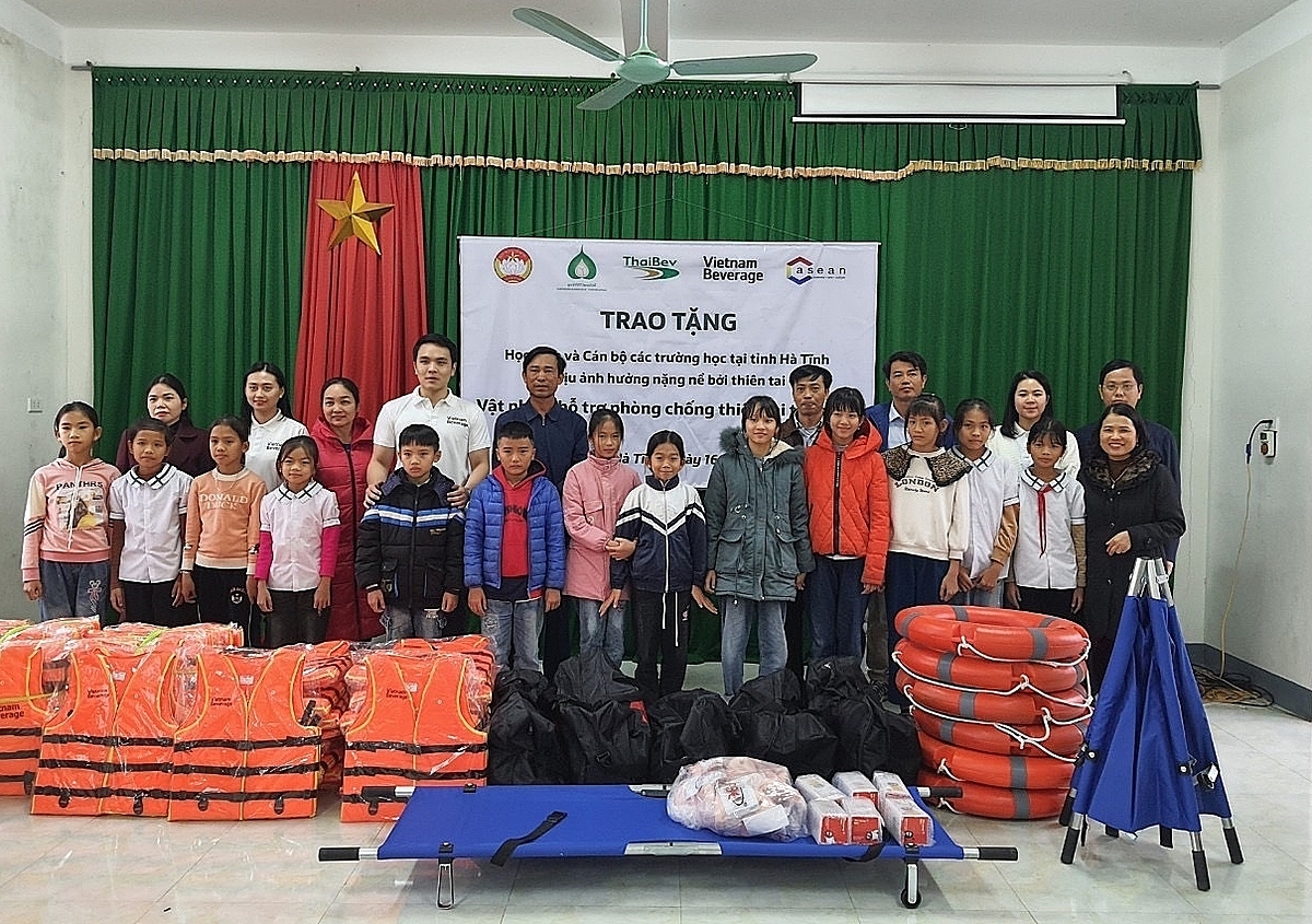 Các trường học nằm trong đợt trao tặng lần này đều là những trường học bị ảnh hưởng nặng nề bởi thiên tai bão lũ từ năm 2020.