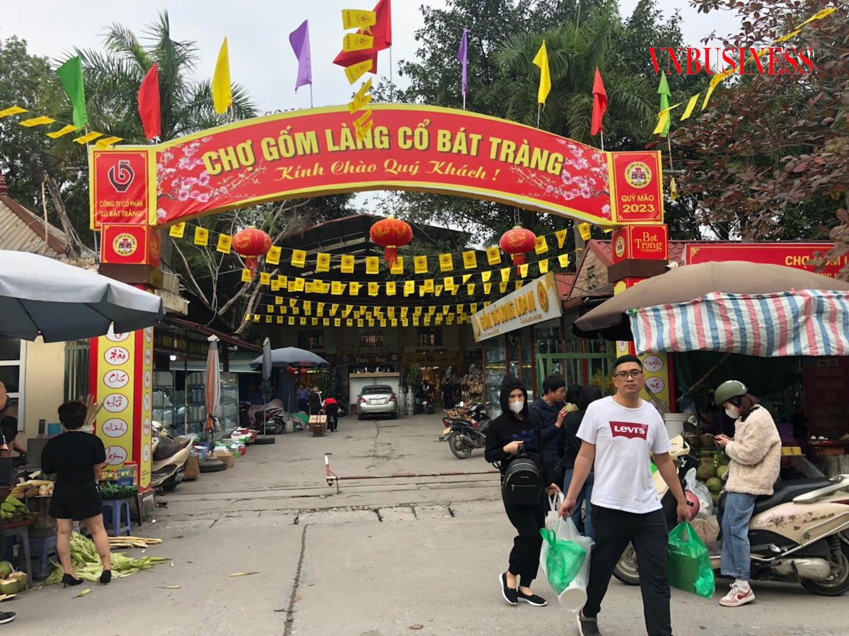 Những ngày cận Tết, lượng khách mua sắm tại chợ nhộn nhịp hơn