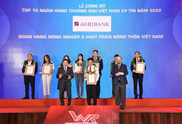 Agribank TOP 10 Ngân hàng thương mại Việt Nam uy tín năm 2022.