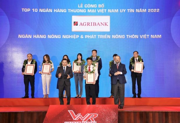 Agribank TOP 10 Ngân hàng thương mại Việt Nam uy tín năm 2022.