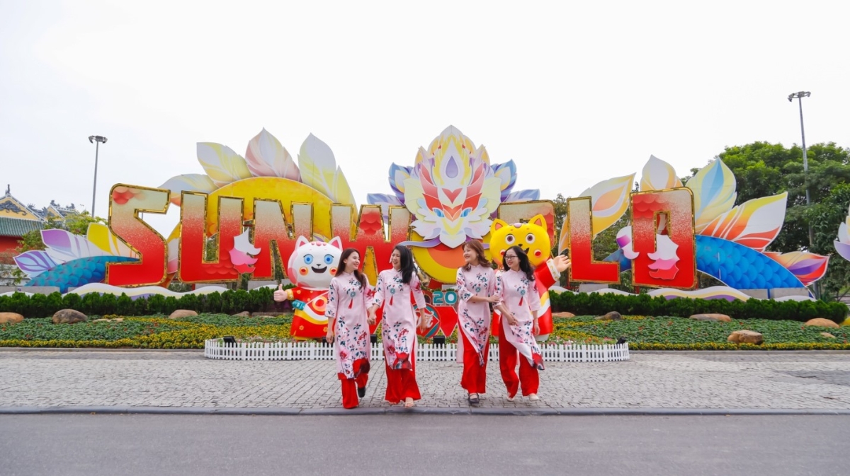 Tại vùng đất di sản Quảng Ninh, ngoài vui chơi, du xuân tại khu du lịch Sun World Ha Long thì hành hương bái Phật đầu năm tại Bảo Hải Linh Thông Tự cũng là một trải nghiệm hút khách. Từ đỉnh đồi Ba Đèo, sau khi chiêm bái cầu an tại Bảo Hải Linh Thông Tự, du khách có thể phóng tầm mắt ngắm toàn cảnh thành phố và vịnh biển di sản và trải nghiệm trọn vẹn đủ cung bậc cảm xúc tại công viên Rồng và khu vườn Nhật.