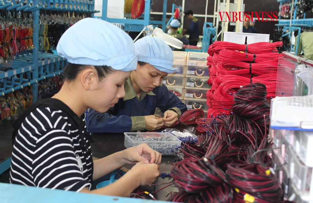 Để có thể tiết giảm chi phí trong năm nay đòi hỏi các DN Việt cần tăng mua nguyên phụ liệu trong nước và hạn chế nhập khẩu.