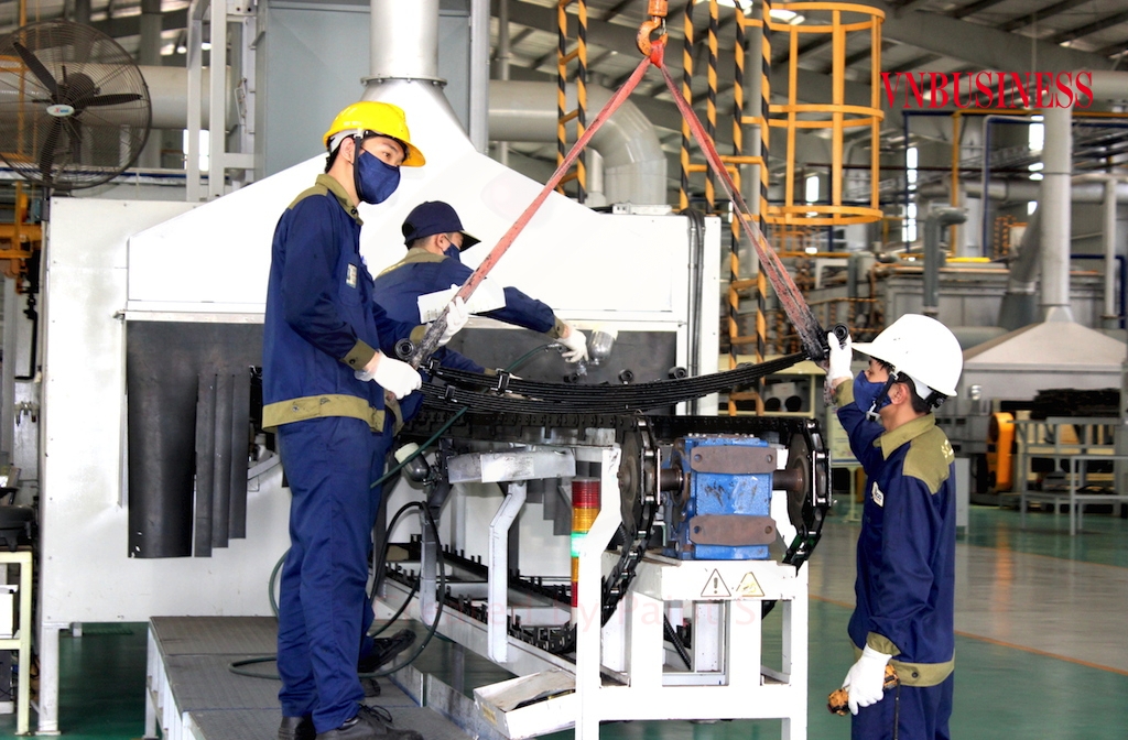 Các doanh nghiệp mong “mây tan” trong các tháng tới để hoạt động sản xuất công nghiệp khởi sắc hơn.