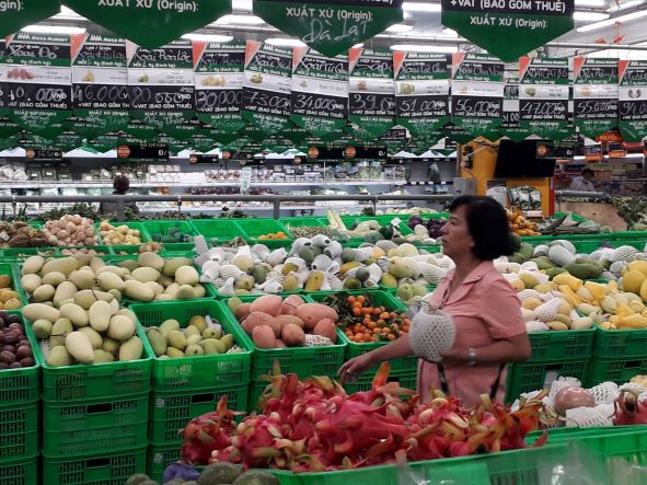 Mong mỏi chính đáng của người tiêu dùng là việc điều chỉnh các chính sách cần tránh để giá hàng hóa tăng theo.