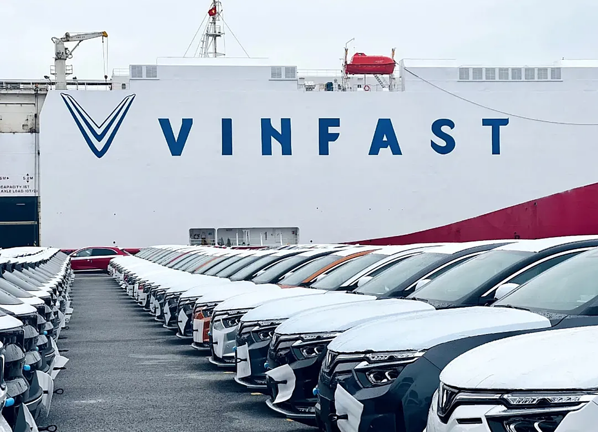 Vinfast hoãn giao xe điện tại Mỹ tới cuối tháng 2 để cập nhật phần mềm.