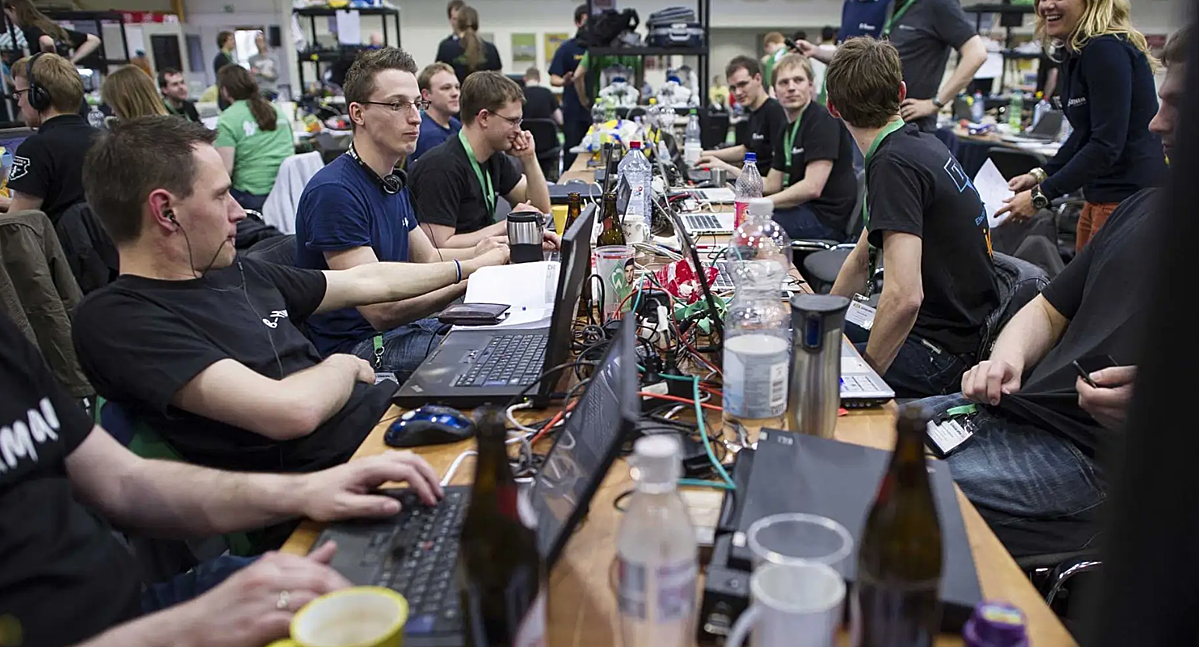 Các chuyên gia cho biết các lập trình viên, nhà phát triển phần mềm và nhà phân tích dữ liệu có thể bị AI thay thế.