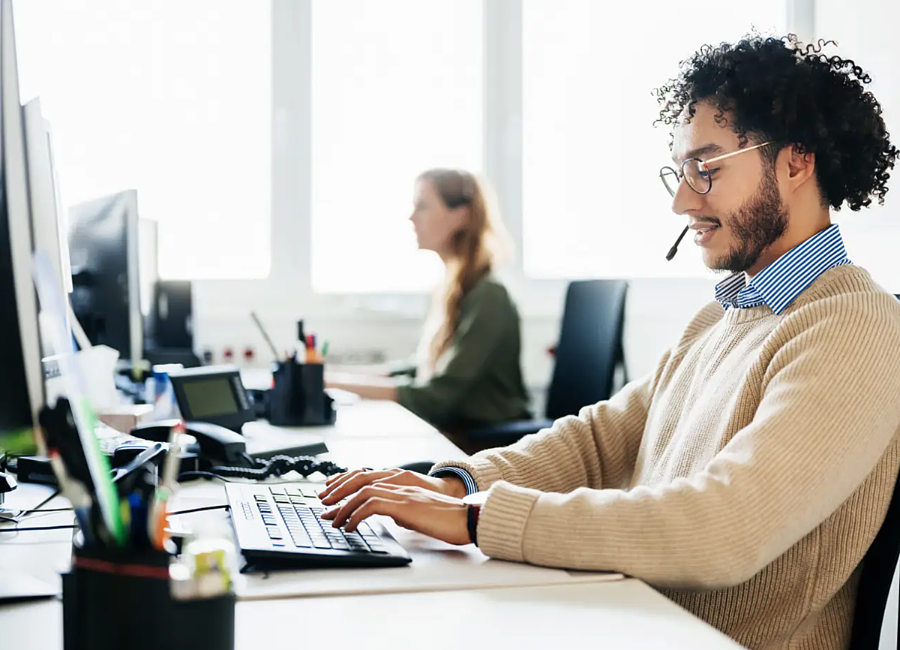 Các chuyên gia hỗ trợ khách hàng có thể mất việc vào tay AI.