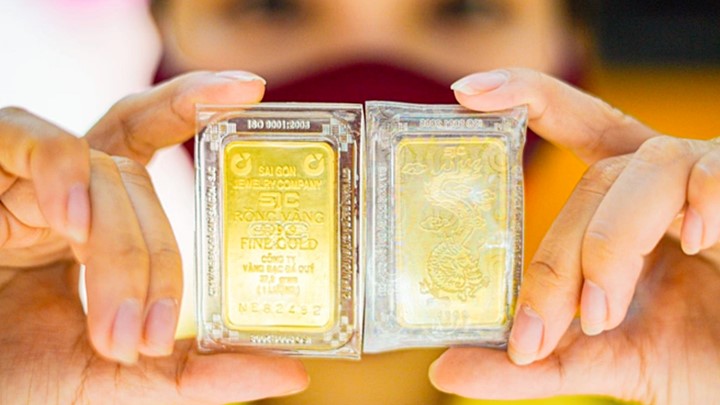 Vàng miếng SJC giao dịch hơn 67 triệu đồng/lượng, chênh lệch với thế giới trên 14 triệu đồng/lượng. (Ảnh: Int)