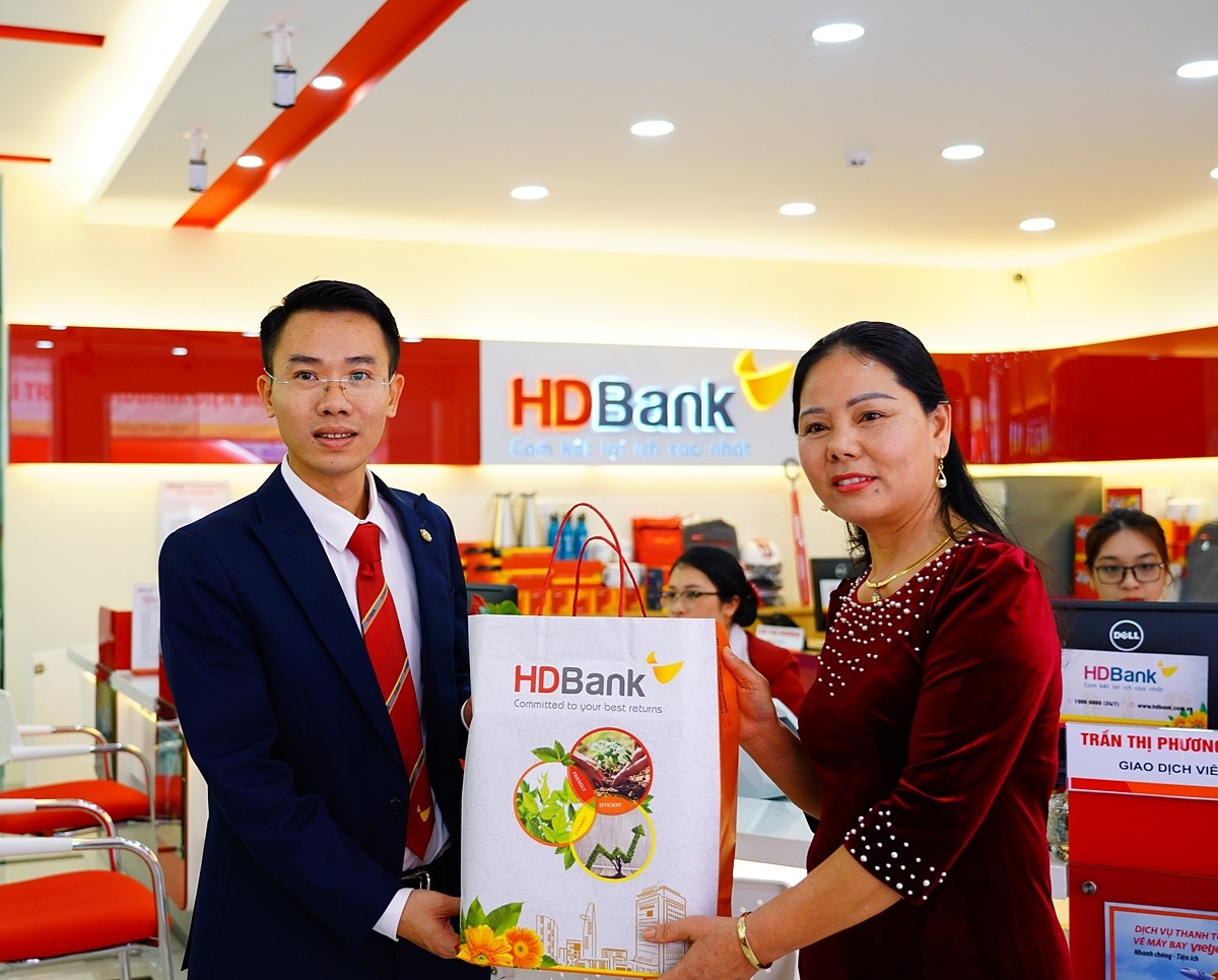 HDBank Điện Biên dành tặng những quà tặng hấp dẫn cho khách hàng đến giao dịch trong ngày khai trương.