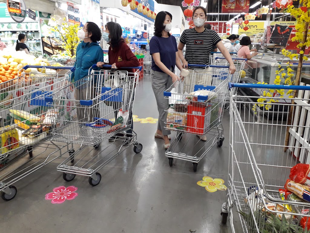 Mối lo của người tiêu dùng sau Tết Nguyên đán là vật giá đều tăng, trong khi đồng lương của người lao động lại không tăng so với số tiền phải chi trả hằng tháng.