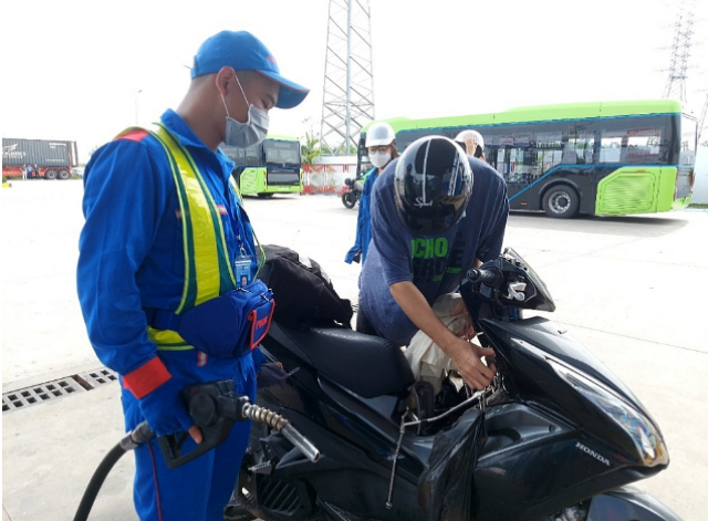 Nhiều doanh nghiệp bán lẻ xăng dầu phản ánh tình trạng chiết khấu bán lẻ bằng 0 hoặc thậm chí âm (Ảnh minh họa: Int)