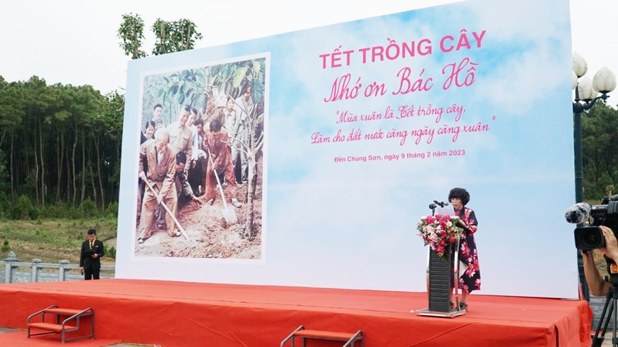 Anh hùng Lao động Thái Hương (Nhà Sáng lập, Chủ tịch Hội đồng chiến lược Tập đoàn TH), Trưởng ban quản lý Đền Chung Sơn, phát biểu tại buổi lễ.