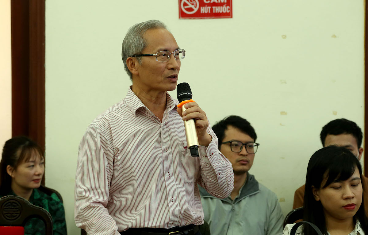 Ông Nguyễn Thanh Hưng, thành viên Hội đồng tư vấn Hiệp hội Thương mại điện tử Việt Nam bức xúc với mạng Internet chậm do sự cố đứt cáp quang.