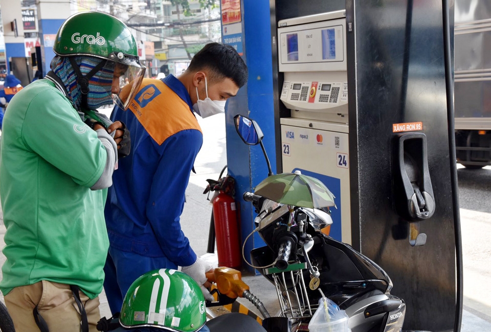 Hơn 60% quốc gia để thị trường điều tiết cung – cầu kinh doanh xăng dầu.