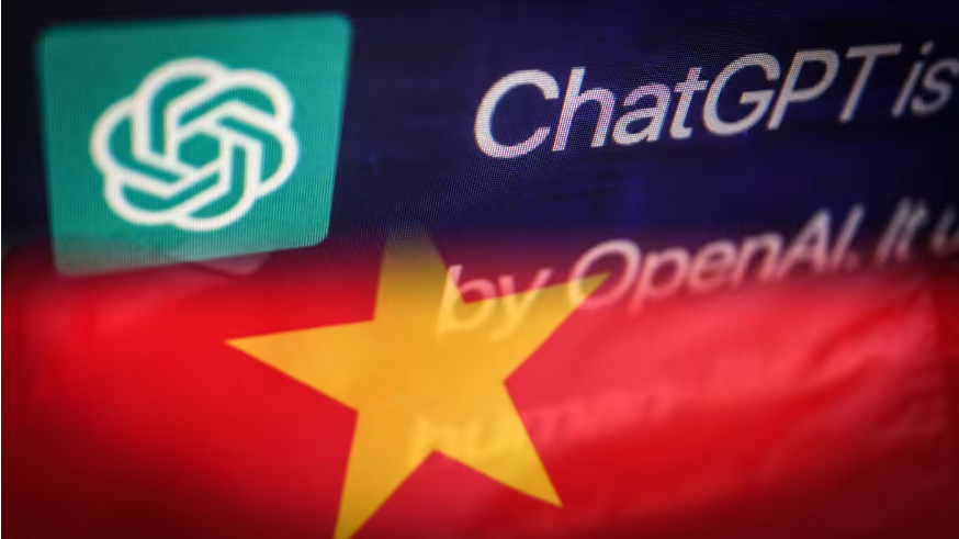 ChatGPT chưa chính thức có mặt tại Việt Nam, nhưng tất cả mọi người từ người dùng cá nhân đến các tập đoàn lớn đều tỏ ra quan tâm đến tiềm năng của chatbot. (Ảnh Reuters)