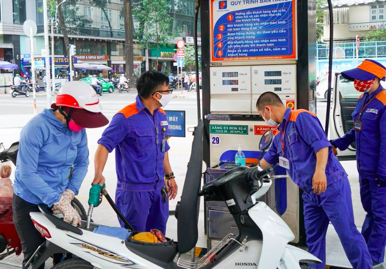 Giá xăng tăng lần thứ 3 liên tiếp.