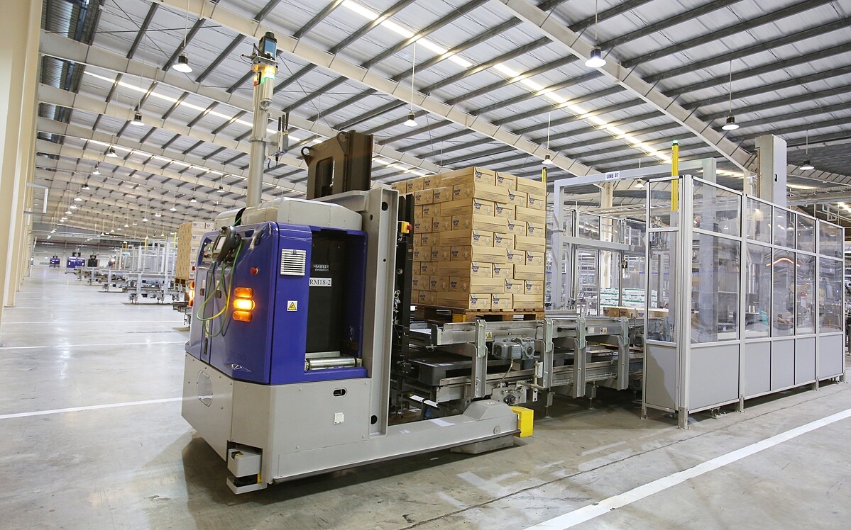 Hệ thống robot LGV tại Nhà máy sữa Việt Nam (Vinamilk).