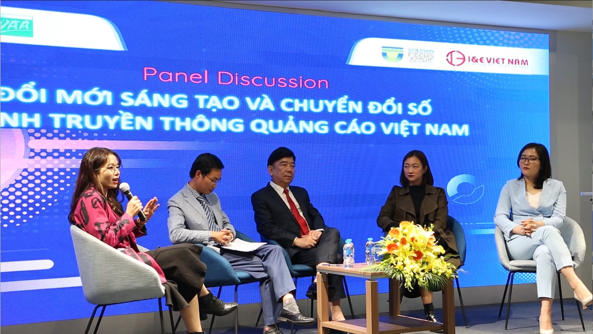 Các chuyên gia, doanh nghiệp chia sẻ tại toạ đàm.