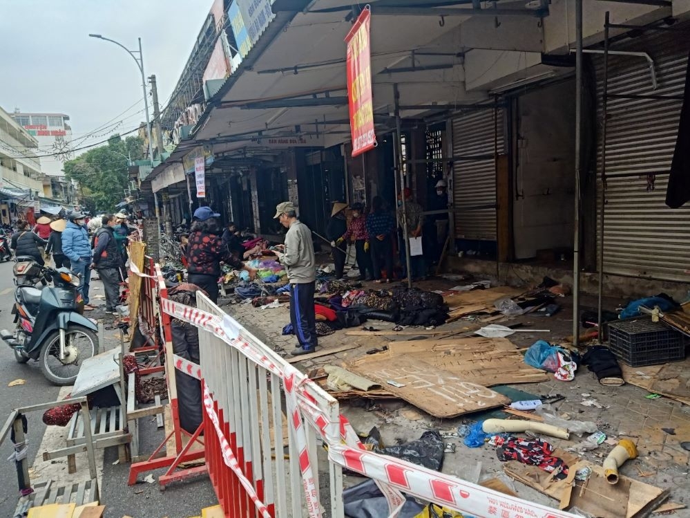 Chợ đầu mối Tam Bạc đã xảy ra cháy lớn vào ngày 12/2, thiêu rụi 665/775 quầy hàng.