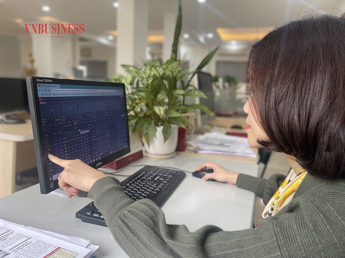 “Sóng” từ nhóm vốn hóa vừa và nhỏ có thể mang tới cơ hội kiếm lời cho nhà đầu tư, nhưng lướt sóng nhóm cổ phiếu này dễ có rủi ro thua lỗ cao.