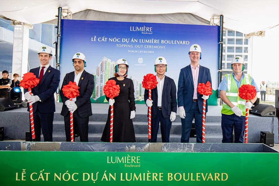 Lễ cắt nóc dự án Lumière Boulevard.