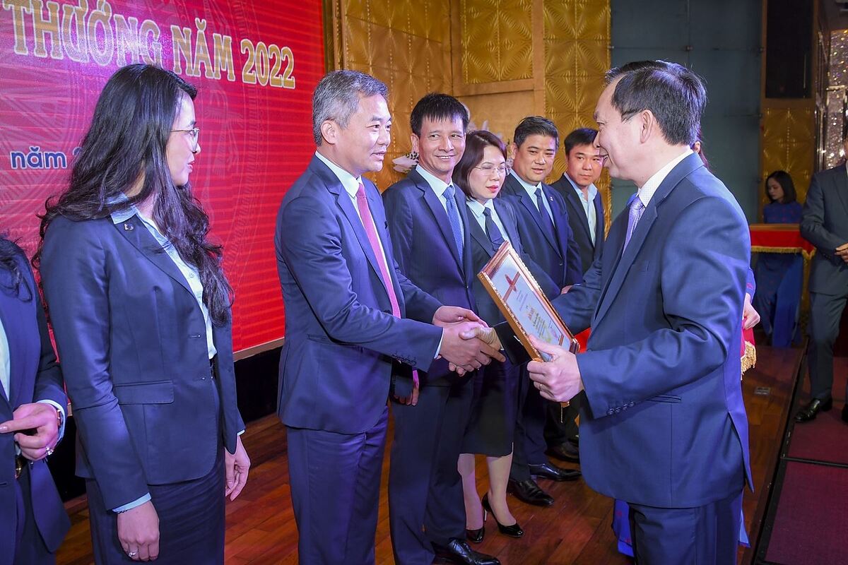 Tại Hội nghị, nhiều cá nhân, tập thể của Co-opBank đã được nhận bằng khen, danh hiệu cao quý của Thủ tướng Chính phủ, Thống đốc NHNN, Công đoàn NHNN.