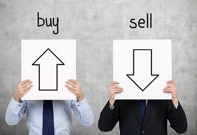 Lãnh đạo và người thân doanh nghiệp bất động sản nhộn nhịp mua bán cổ phiếu. (Ảnh minh họa)