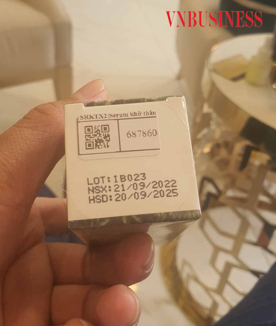 Sản phẩm sau khi bị đình chỉ lưu hành, thu hồi và tiêu hủy nhưng nhân viên tại đây vẫn đưa ra để tư vấn cho khách hàng.