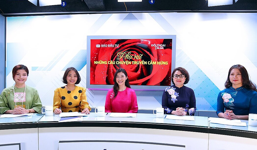 CEO Ngọc Mỹ (giữa) tại Talkshow.