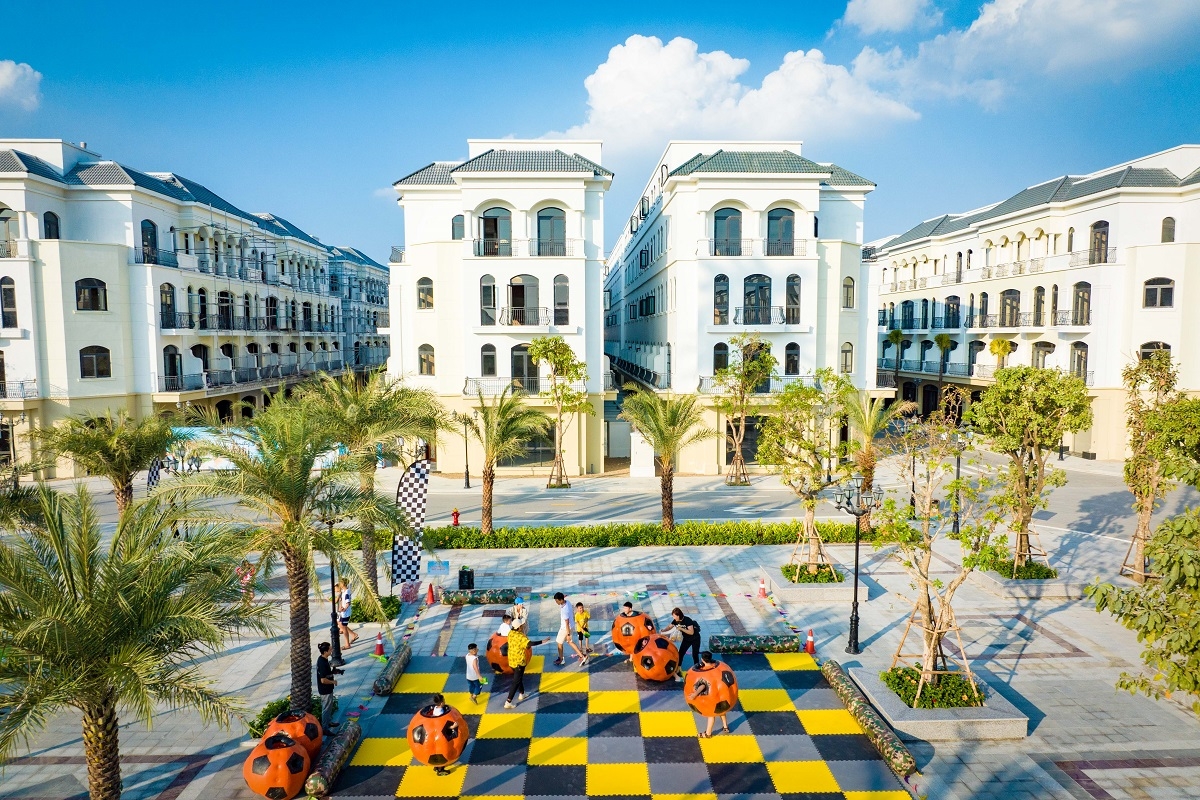 Đón dòng chuyển cư từ nội đô sang, “siêu quần thể đô thị biển” Vinhomes sẽ ngày càng tấp nập.