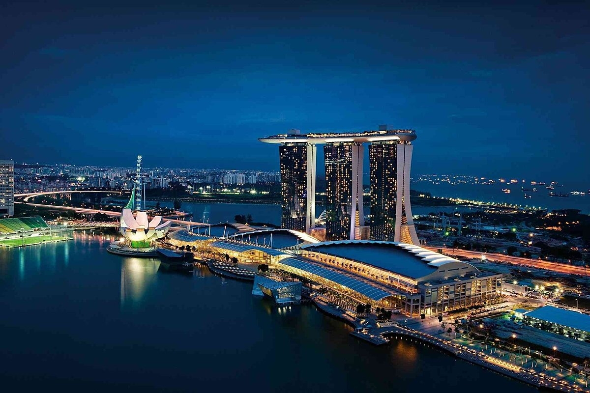 Marina Bay Sands bên bờ vịnh Marina - Biểu tượng thịnh vượng của quốc đảo Singapore (Nguồn: Internet)