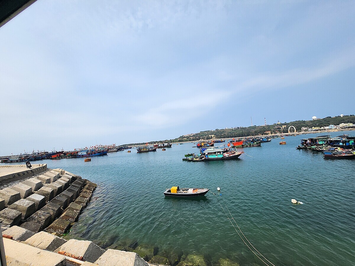 Âu cảng có sức chứa hàng trăm con tàu.