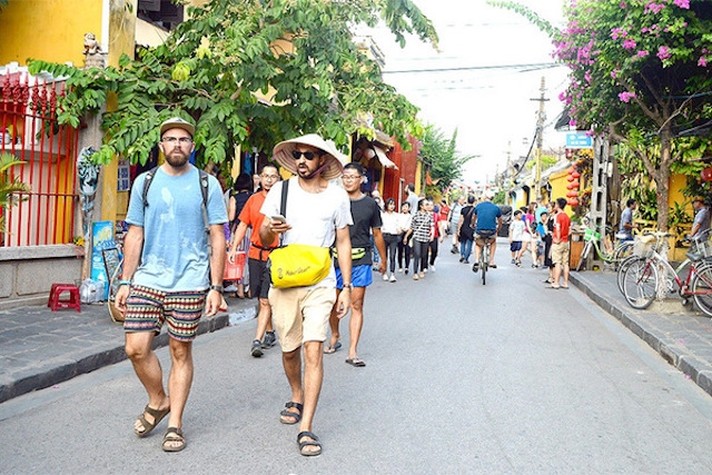 Năm 2023, Việt Nam đặt mục tiêu đón 8 triệu lượt khách quốc tế và đạt doanh thu 650.000 tỷ đồng.